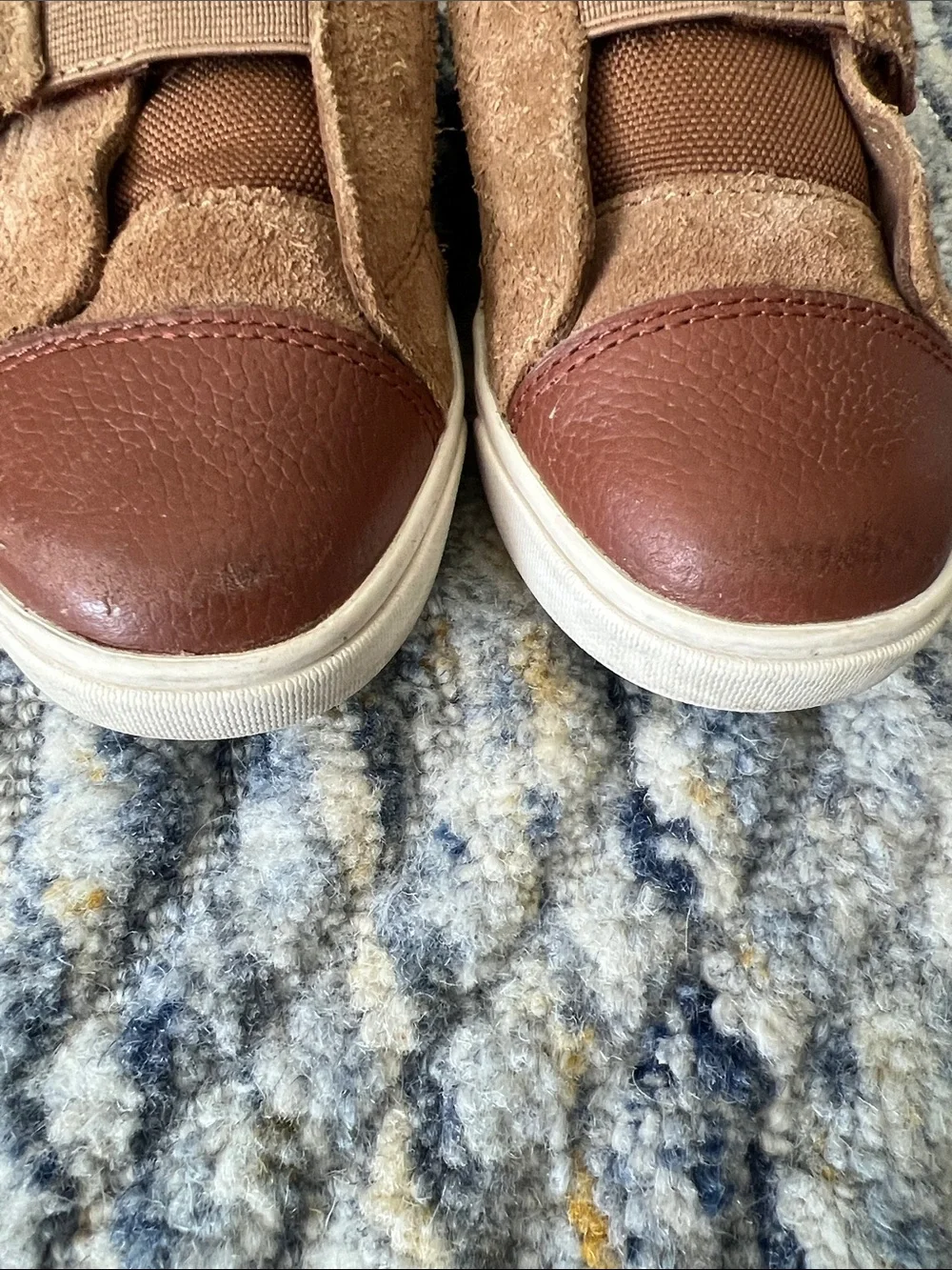 Ugg child Rennon low sneakers chestnut size 10